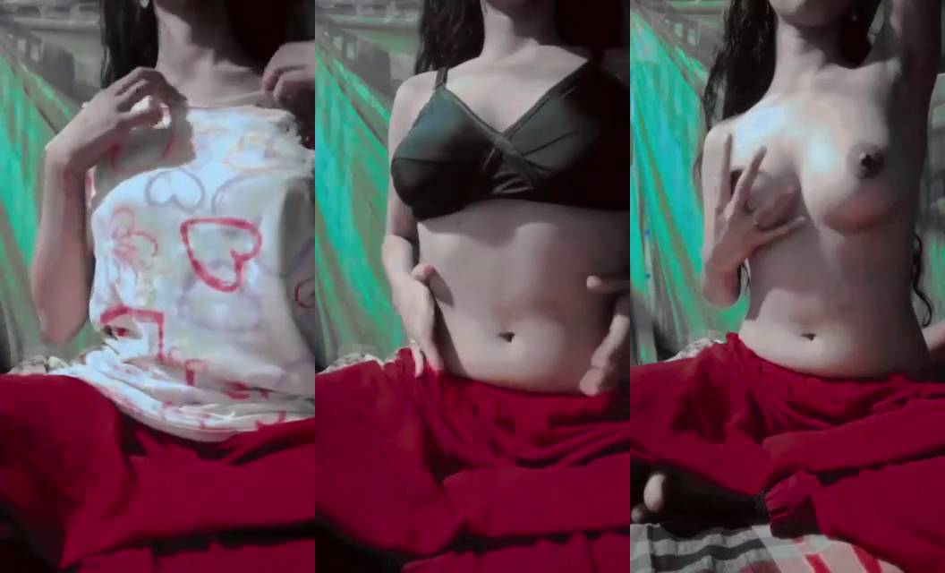 Desi Indian Teen Showing Her Small Boobs on Camera